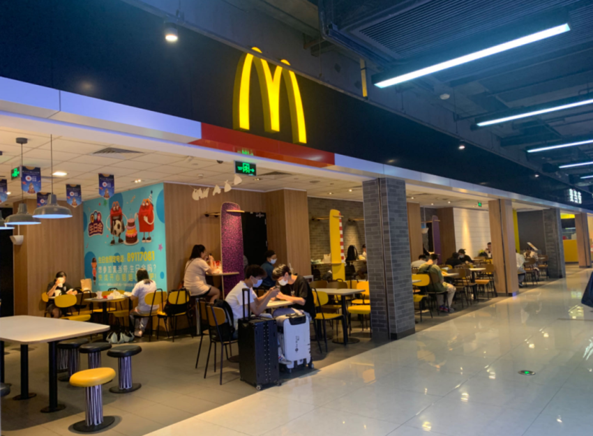 一批餐饮巨头已跟上！2024年餐饮业最大的流量窗口打开了(图6)