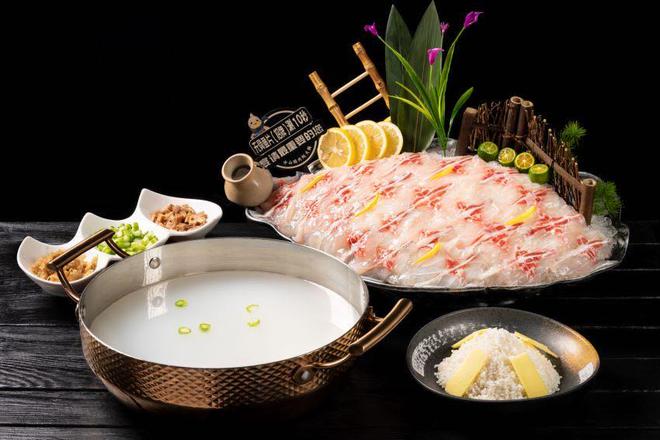 珠海渔惑餐饮展新愿董事长龚钰坤、潘恋携黄朝曦共创辉煌未来(图3)