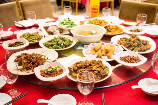 2024年餐饮行业大揭秘智能化厨房引领美食新时代(图1)