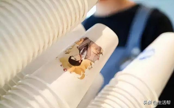 62岁技校老师卖2毛纸杯干出一个90亿IPO(图1)