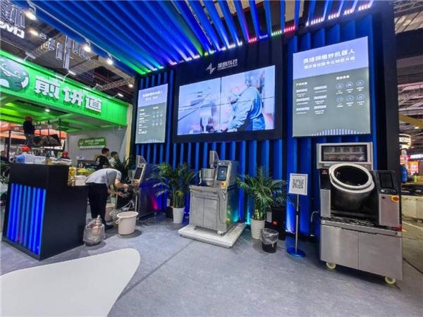 橡鹭科技爆炒机器人美膳狮亮相上海国际连锁加盟展览会br(图2)