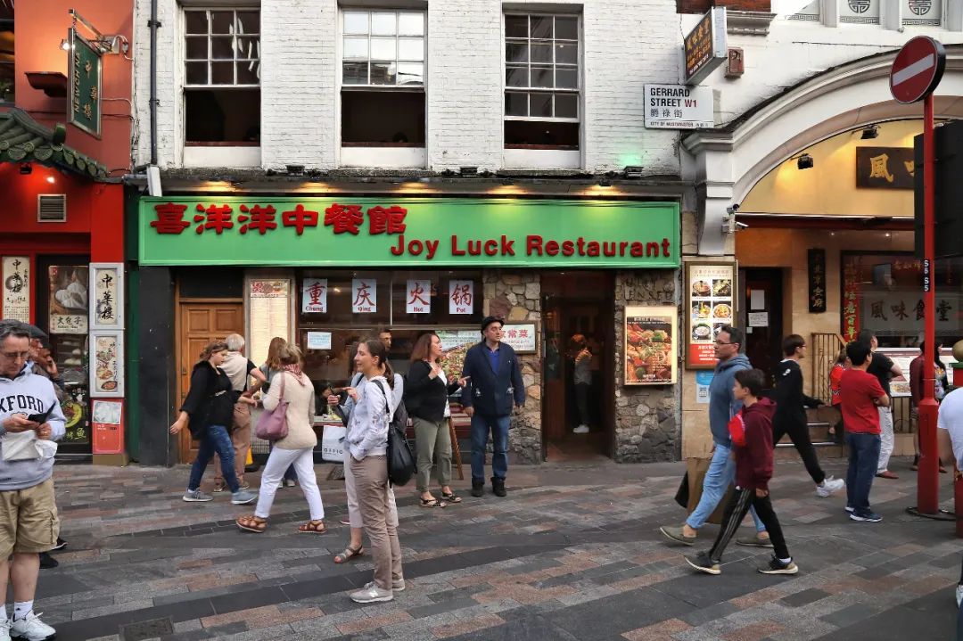 “一盘辣椒炒肉180元还要加10%服务费”中餐馆在海外爆火市场规模近3万亿元！“菜品口味、服务与国内基本没区别”……(图3)