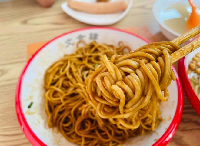 揭秘餐饮界稳赚不赔的黄金赛道文食肆热干面材料批发源头公司(图1)