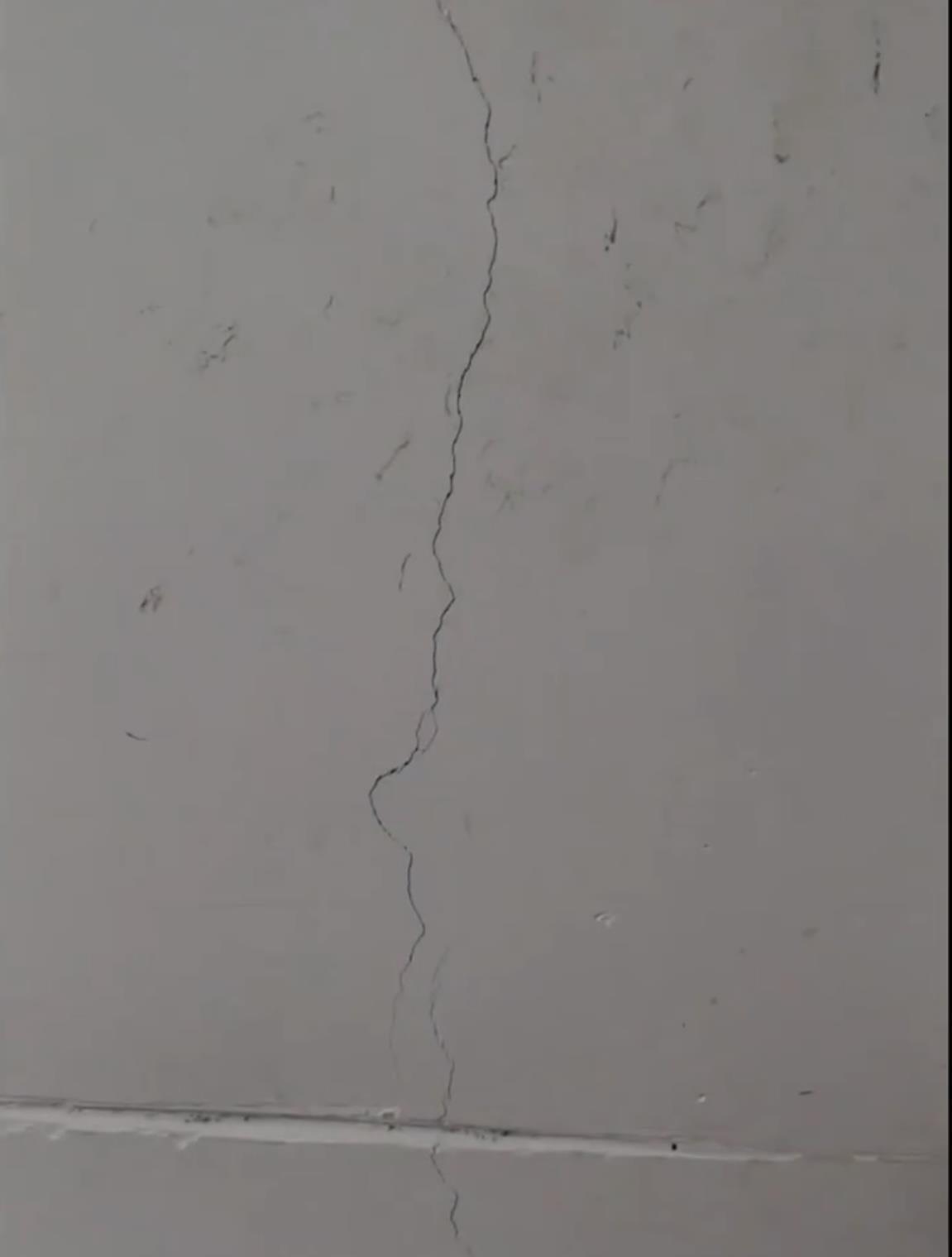 “家中插座孔经常喷油烟！”广州一小区居民投诉楼下餐饮店强力排烟街道回应(图2)