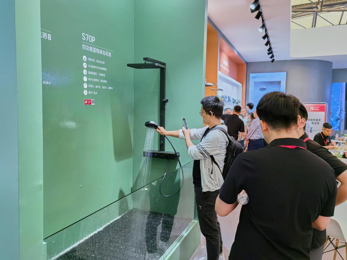 智能卫浴世界共享！瑞尔特2024上海KBC厨卫展实力圈粉(图9)