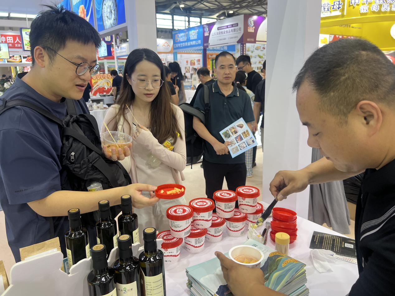 河北易县：农特食品“组团”亮相上海国际餐饮食材展受青睐(图2)