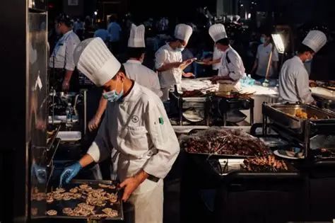 海底捞要开酒店了！酒店服务会更卷么？(图13)