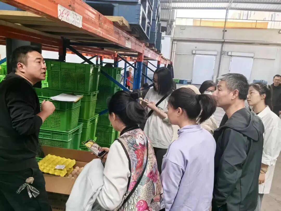 上海学生午餐虾仁炒蛋紧急停供有家长称孩子反映“是臭的”监管部门正展开调查上海绿捷：系学校反馈虾仁里有细沙(图2)