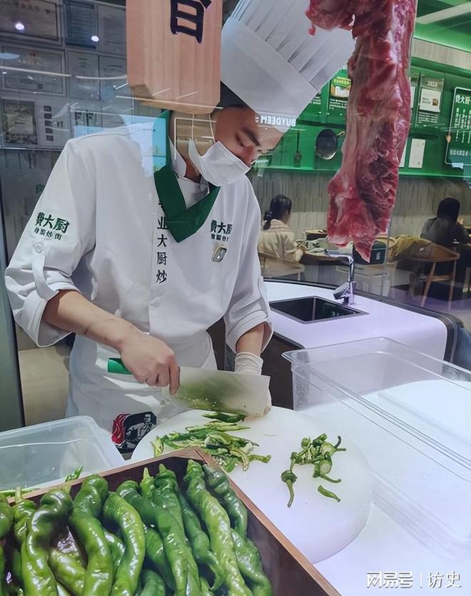 直营店突破190家！明火亮灶热锅现炒这个餐饮品牌开遍全国(图2)