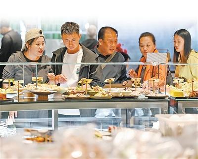 人民日报｜南京等地餐饮业在创新中突围(图3)