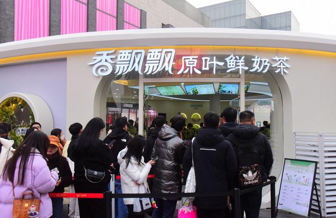 奶茶冲泡巨头香飘飘“突围”：首家线下茶饮店将开业曾多次试水快闪店(图2)