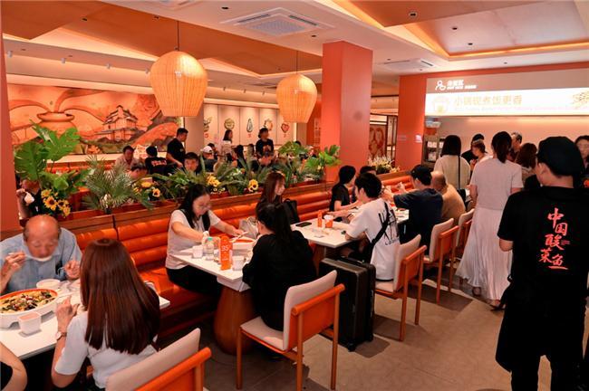 鱼你在一起喜获窄门餐眼规模势能等奖项认证加盟体系驱动万店愿景(图4)