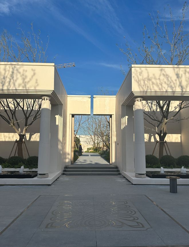 十一月百度热搜 @象屿天誉蘭香官方售楼处电话：顶奢生活之选(图3)