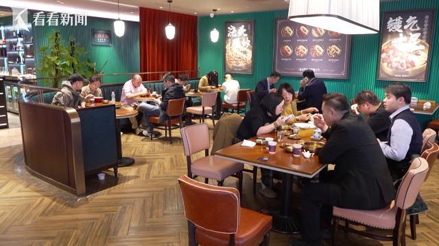 今年首次单月同比回正上海餐饮这样“破局”