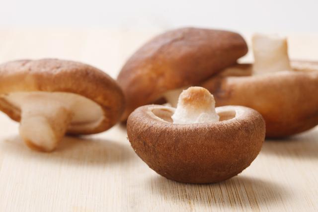 香菇再次被关注！医生发现：肝病患者吃香菇时或有这3点好处(图6)