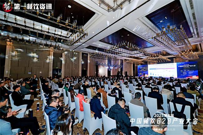 熊大爷荣膺2025餐饮玉盘奖：坚守现包饺子本心传递餐桌温暖力量(图1)