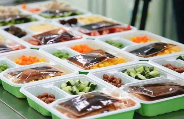 餐饮连锁市场概览：数万亿市场中的连锁化浪潮（20页报告）(图1)