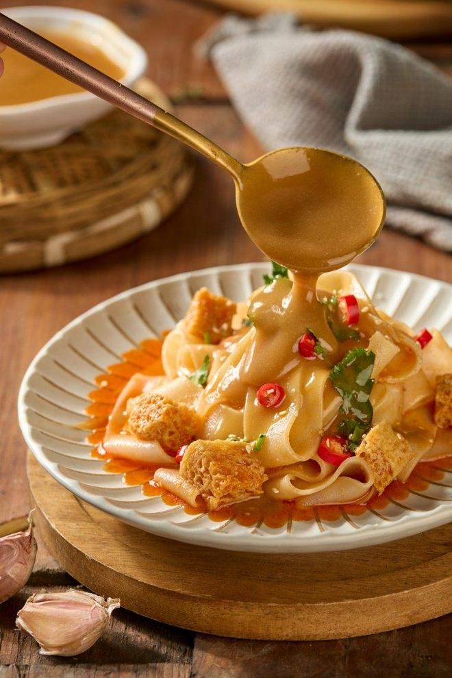 正庭香荣获“高香麻酱开创者”权威认证 以工艺革新赋能餐饮产业升级(图3)