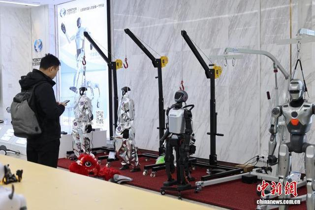 探访山东首家机器人6S店(图3)