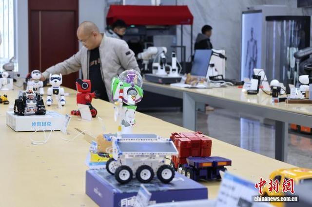 探访山东首家机器人6S店(图4)