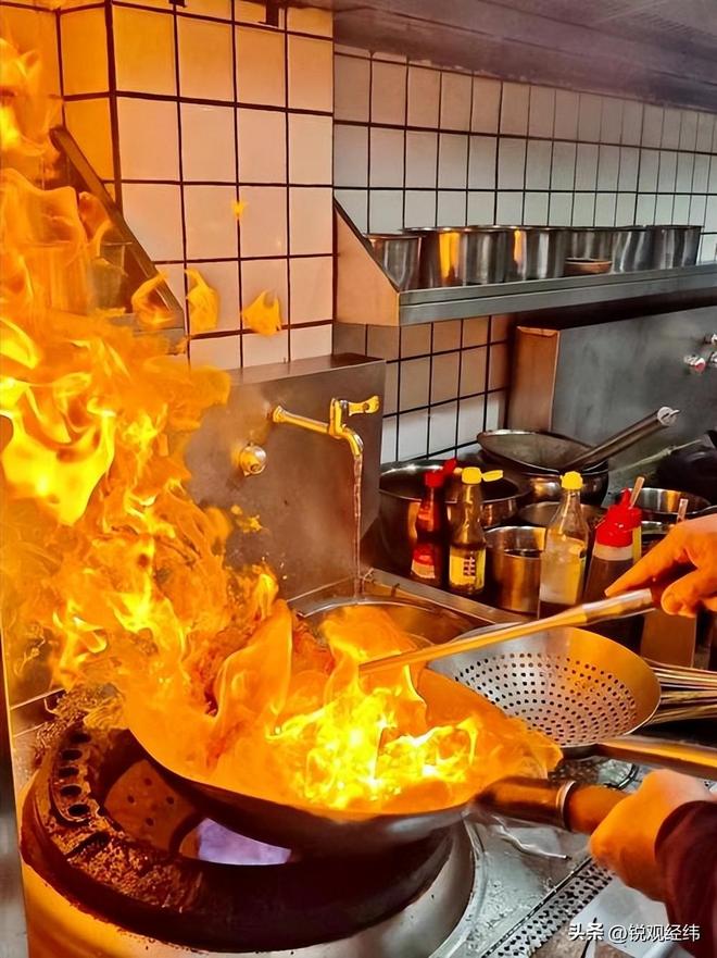 年暴涨114%80平米小店日流水5万店长年薪80万！南城香咋做的(图18)