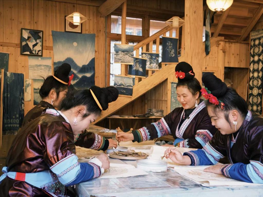 贵州千年侗寨非遗织就乡村振兴锦绣路(图1)