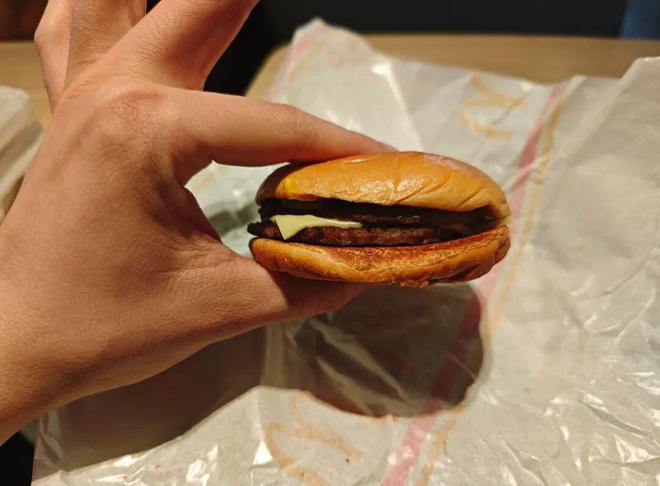 探访西安“魏宇宙”：汉堡夯但日料、粤菜拉完了？(图6)