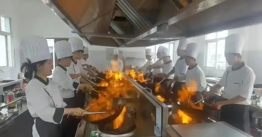 “烧烤学院”“龙虾学院”各地涌现小众职业(图6)