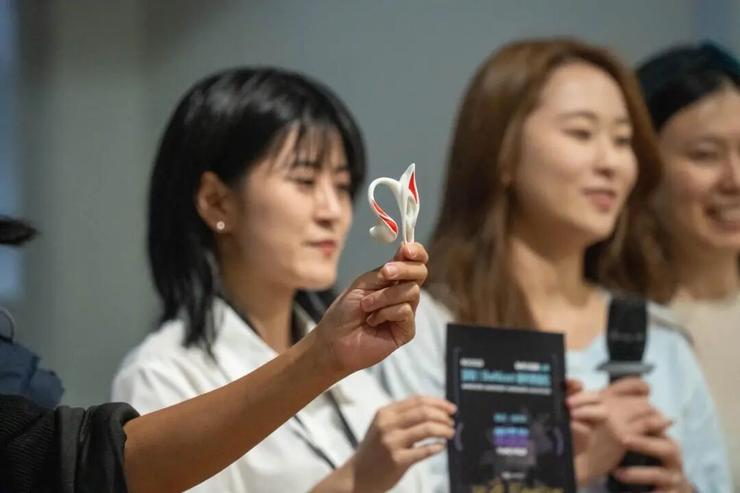 在女性黑客松上看见AI硬件的另一种可能